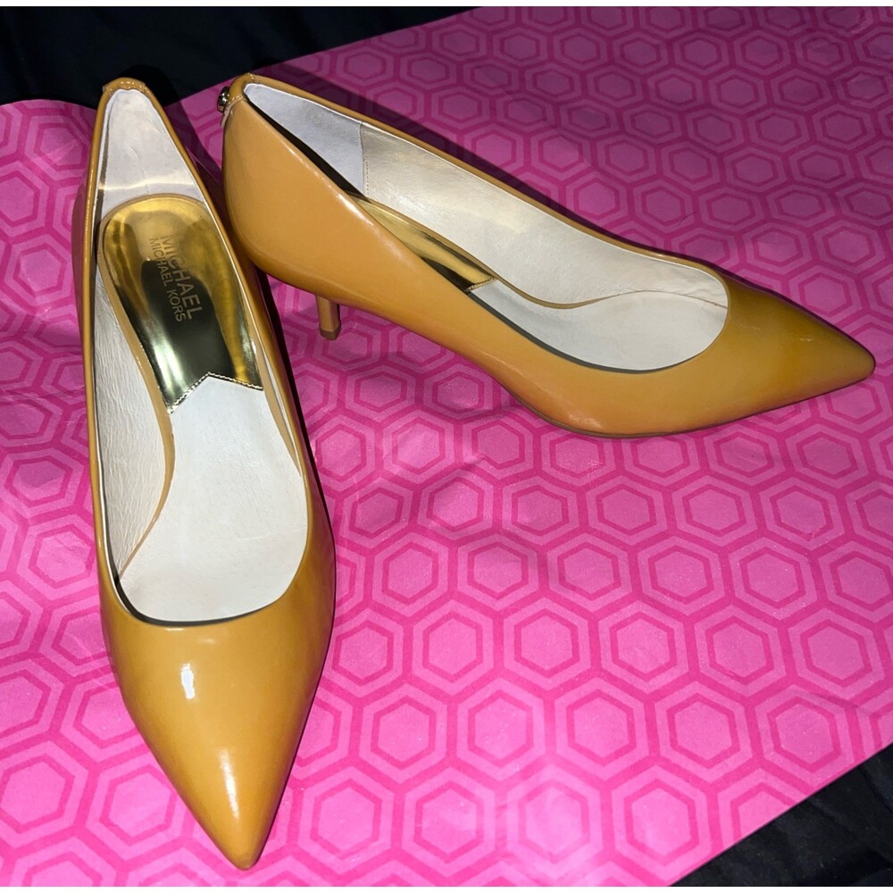 Michael Kors Women’s Pumps 9M Dark Mustard Patent Leather Heels Pointed Toe